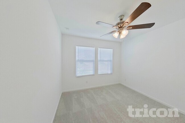 Building Photo - 814 Ginkgo Wy