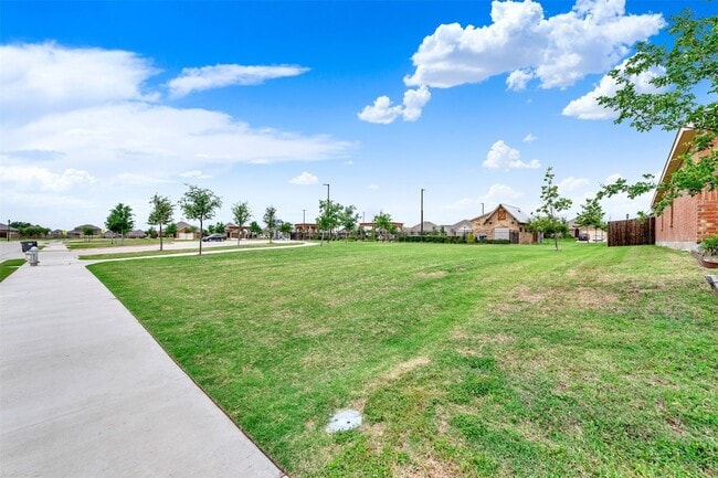 Building Photo - 720 Willow View Way