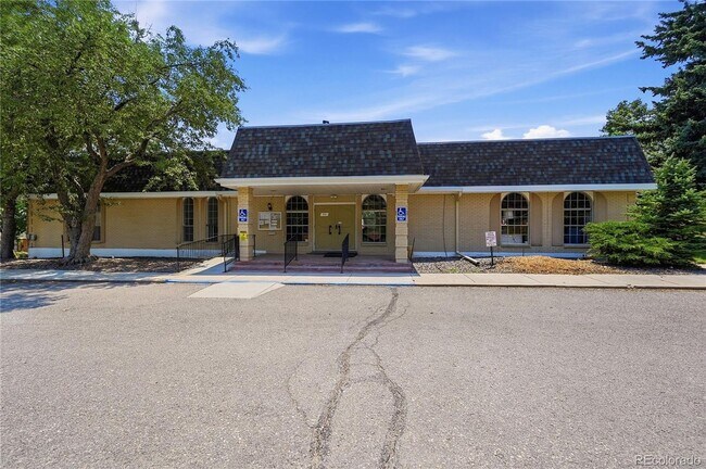 Building Photo - 529 S Xenon Ct
