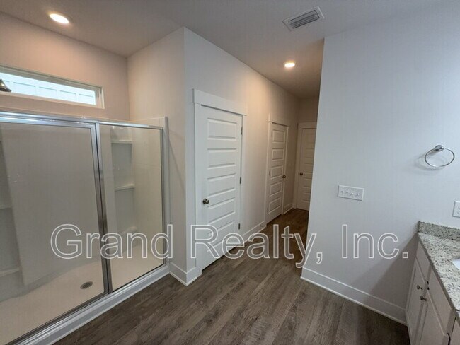Building Photo - 5869 Danbury Blvd