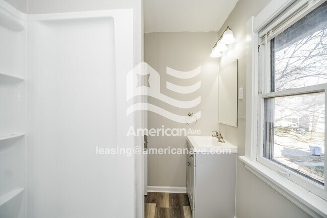 Building Photo - 1959 Barrows St