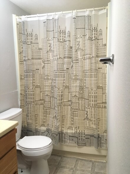 Building Photo - 803 W Van Buren St