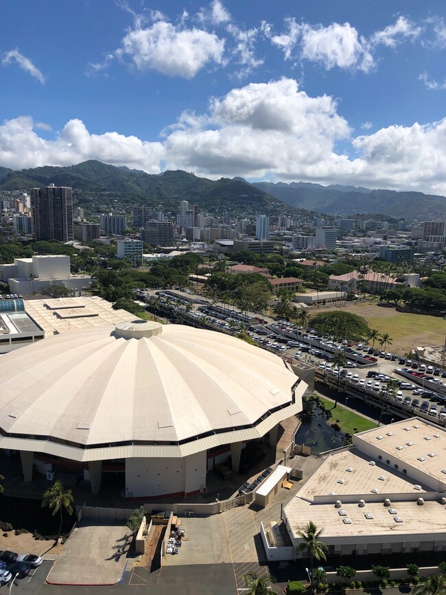 Building Photo - 909 Kapiolani Blvd