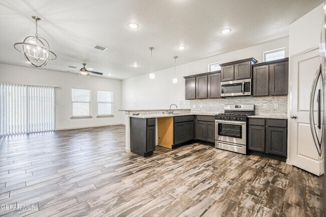 Building Photo - 6557 Toivoa Pl