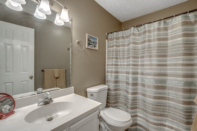 Building Photo - 549 White River Dr