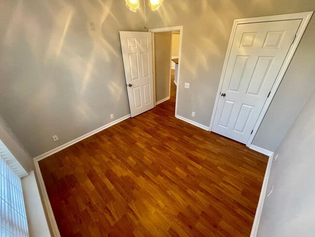 Building Photo - 2 Bedroom 2 Bath Condo Available Now in Ba...