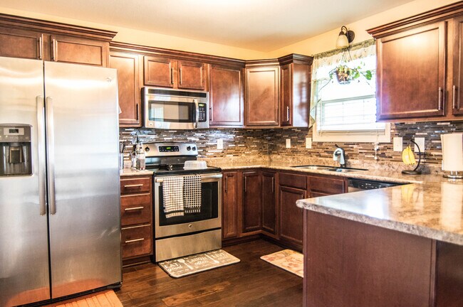 Building Photo - 676 Crestone Ln