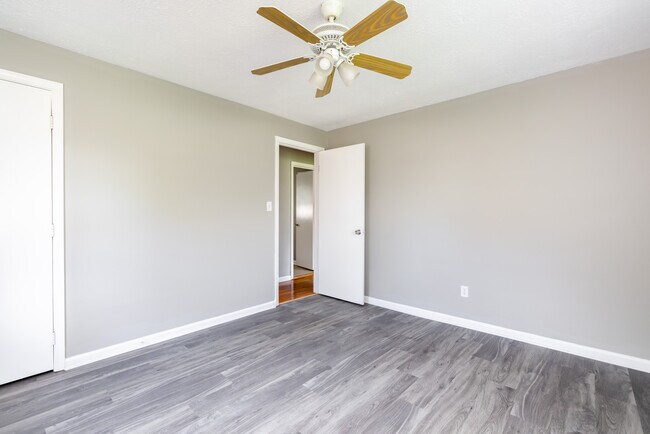 Building Photo - 7215 Earl Dr