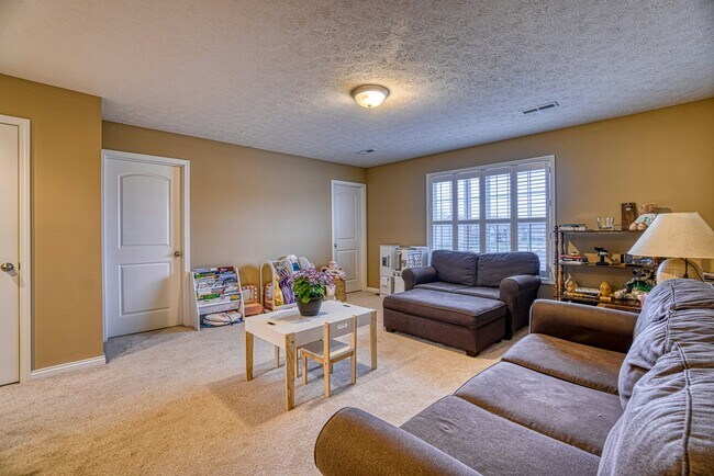 Building Photo - 4880 Imperial Dr