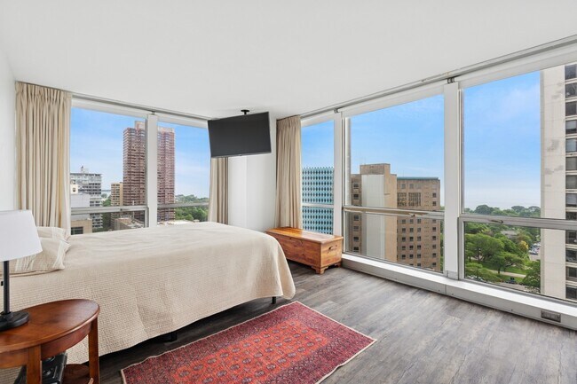 Building Photo - 330 W Diversey Pkwy