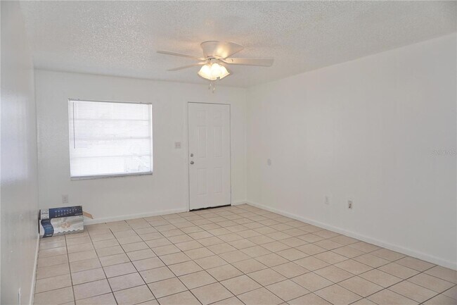 Building Photo - 2567 Elm Ave