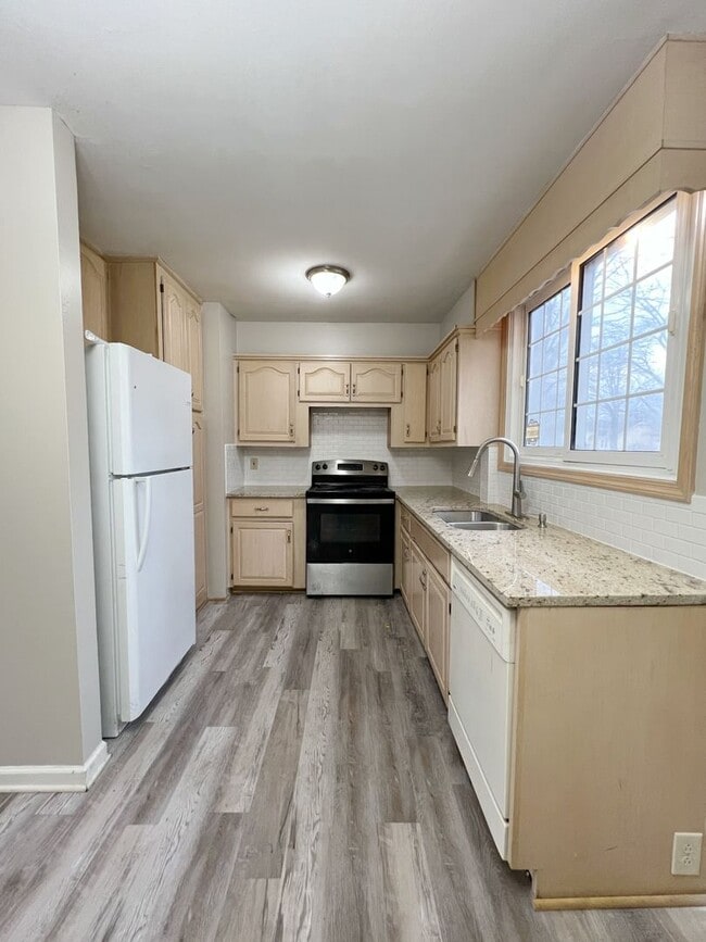 Building Photo - COMING SOON: Family-Friendly Home with Plenty of Space!