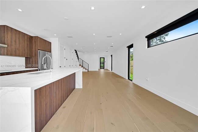 Building Photo - 2710 SW 34th Ave