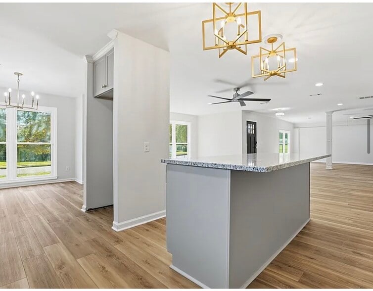 Building Photo - 6215 Parker Dr