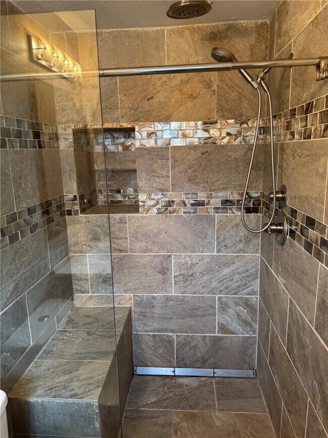 Building Photo - 708 N 12th Pl