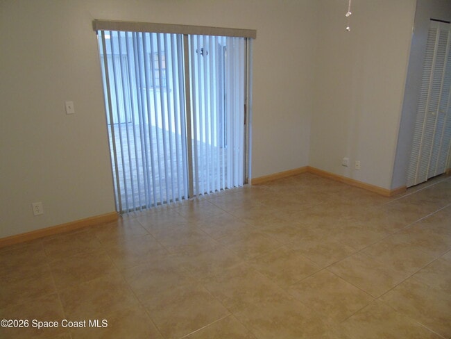 Building Photo - 450 Roosevelt Ave