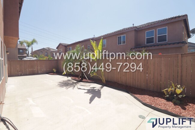 Building Photo - 4 bedroom 2.5 bathroom home in Chula Vista...