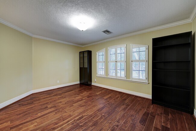 Building Photo - 19210 Foxtree Ln