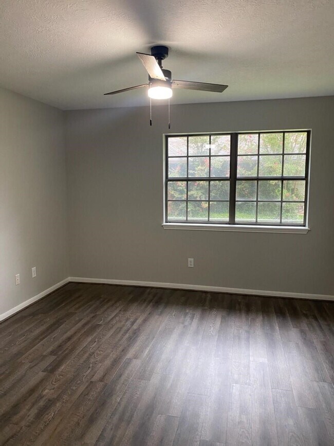 Building Photo - 31211 Stella Ln