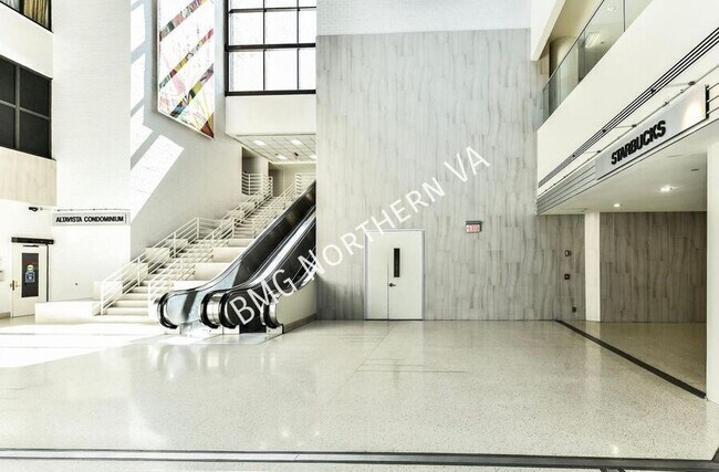 Building Photo - 900 N Stafford St