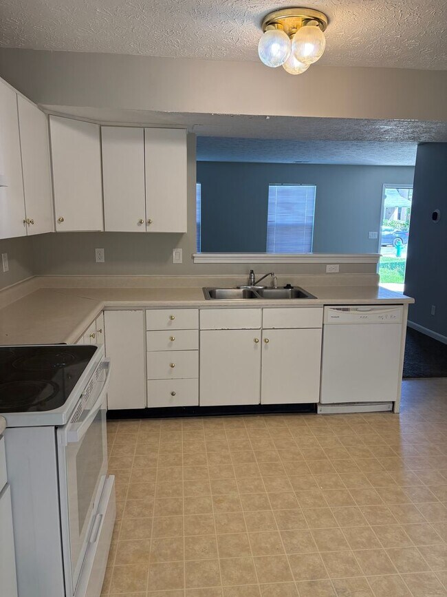 Building Photo - Charming 3-Bedroom Home in Fountain Square – Prime Location Near I-65!