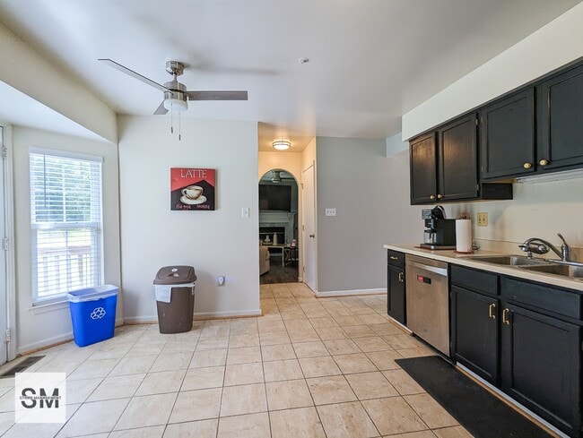 Building Photo - 7904 Birdsong Dr