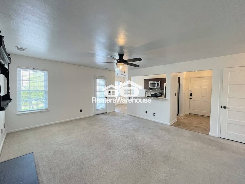 Building Photo - 1843 Chantilly Ct