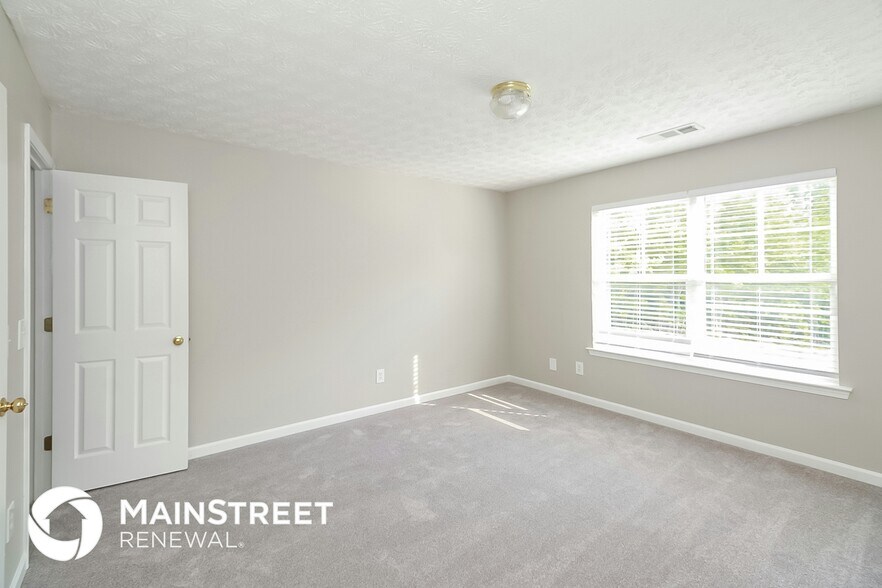 Building Photo - 4627 Legacy Square