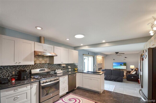 Building Photo - 37653 Longacre Dr