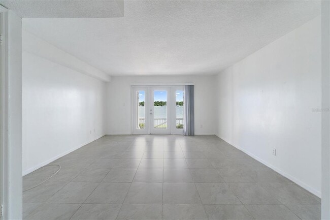 Building Photo - 165 Pompano Dr SE