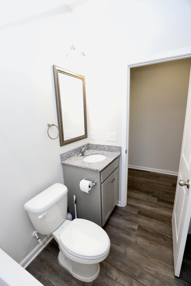 Building Photo - 1960 Barnhart Dr