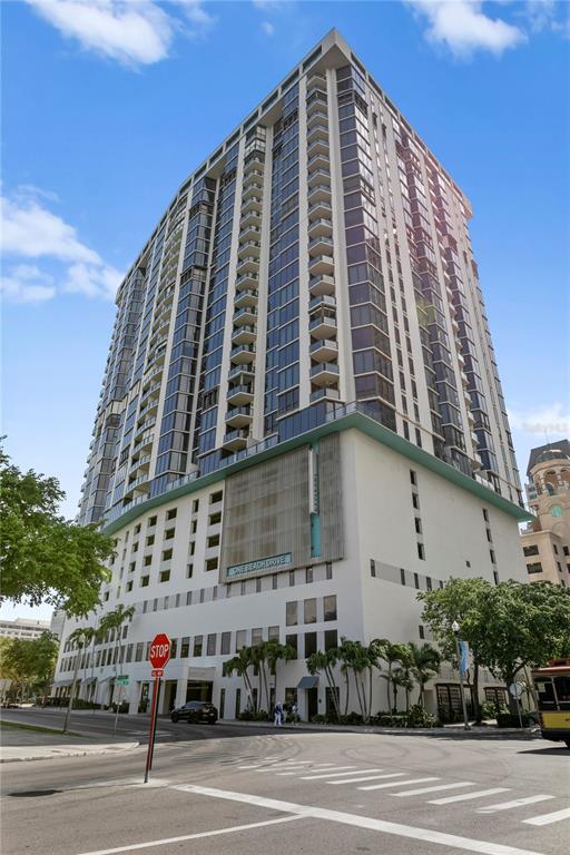 Building Photo - 1 Beach Dr SE