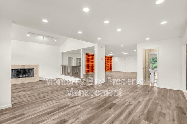 Building Photo - 4083 Sunset Ln