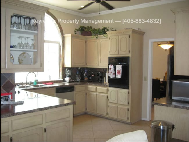 Building Photo - 12100 Blueway Ave