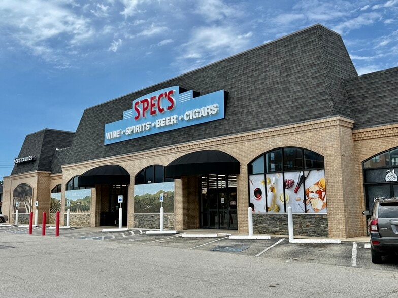 Spec's across street - 2101 Fountain View Dr