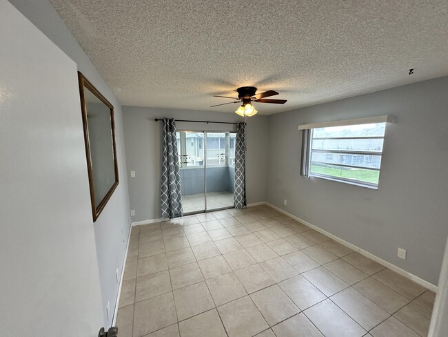 Building Photo - 811 Flanders Q