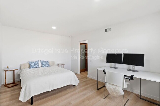Building Photo - 2143 Caminito San Martin