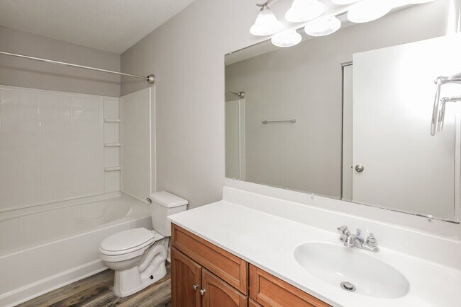 Building Photo - 7905 States Bend Dr