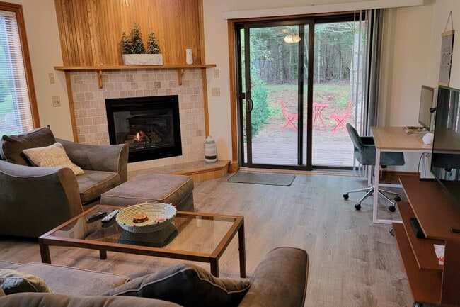 Building Photo - 140 Paquette Cir