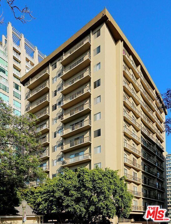 Building Photo - 10747 Wilshire Blvd