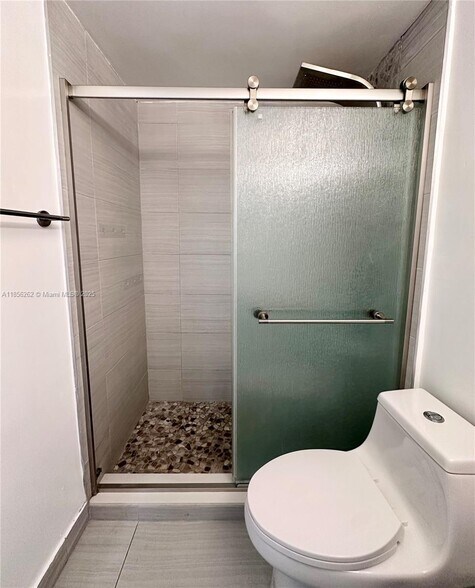 Building Photo - 999 Brickell Bay Dr