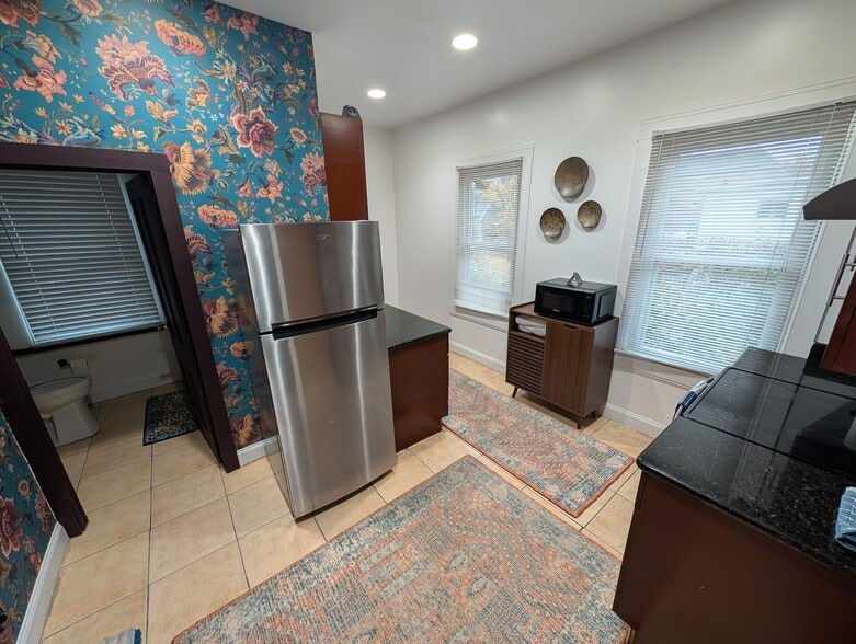 Building Photo - 838 S High St