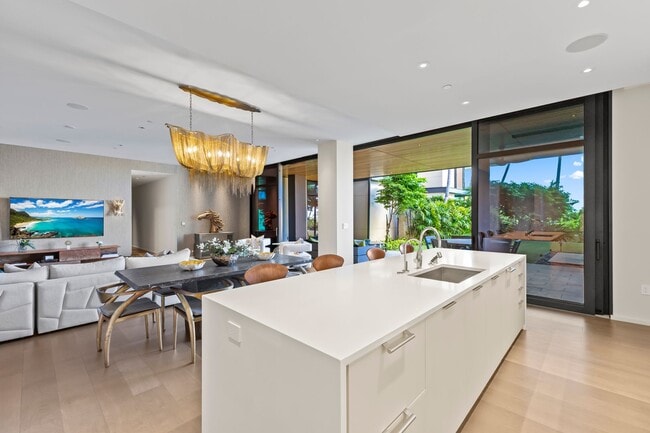 Building Photo - Park Lane 5305 - 3BR w/Swimming Pool and Yard!