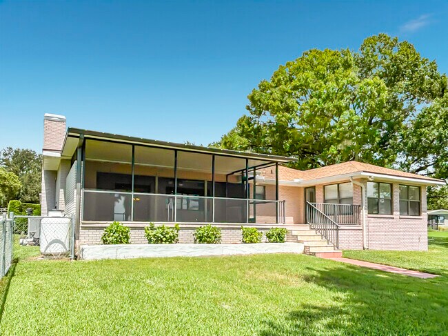 Building Photo - 2720 Crystal Beach Rd