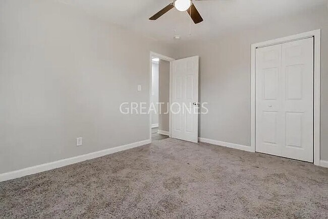 Building Photo - 529 Oakland Ave