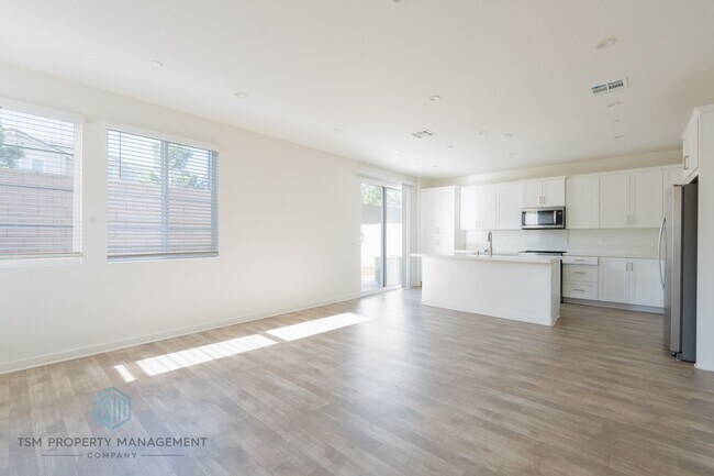 Building Photo - Beautiful 4-Bedroom Home in the Gated Citrus at Summit Community