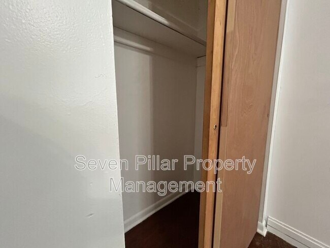 Building Photo - 339 S Napoleon Ave
