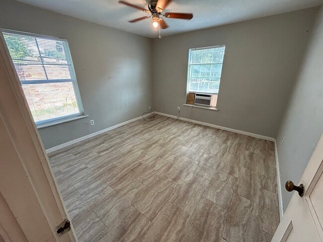 Building Photo - 614 Hickory