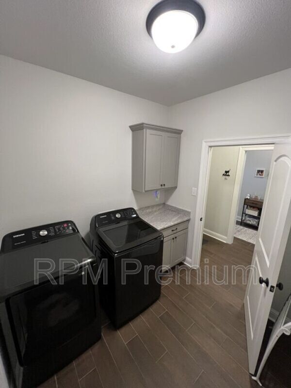 Building Photo - 14401 Sterling Oaks Dr