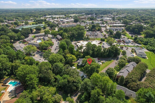 Building Photo - 1 Bed, 1 Bath Furnished Apartment  – Great Location & Amenities! Flexible Lease Terms Available